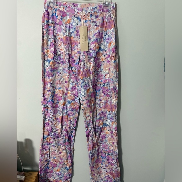 Acoa Pants - NWT Acoa Floral Pants